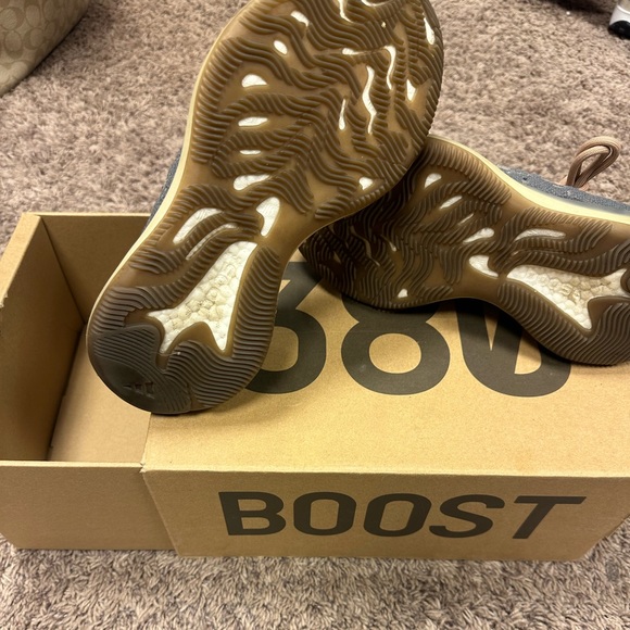 380 Yeezy Aliens Authentic - Picture 3 of 6